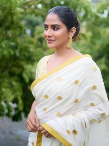 poornima-indrajith-in-kerala-saree-by-pranaah-007