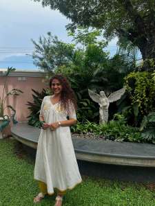 poornima-indrajith-in-long-top-dress-fashion-style-photos-001