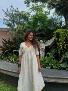 poornima-indrajith-in-long-top-dress-fashion-style-photos-002