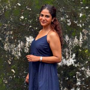 poornima-indrajith-in-long-top-dress-fashion-style-photos-009