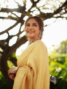 poornima-indrajith-in-saree-with-stylish-hairstyles-photos-002