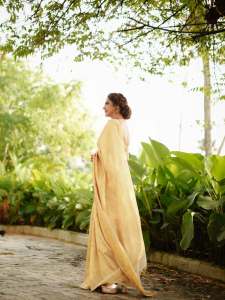 poornima-indrajith-in-saree-with-stylish-hairstyles-photos-014