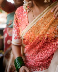 poornima-indrajith-in-saree-with-stylish-hairstyles-photos-018
