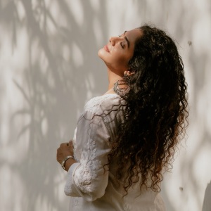 poornima-indrajith-in-white-colour-dress-ideas-photos-001