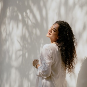 poornima-indrajith-in-white-colour-dress-ideas-photos-004