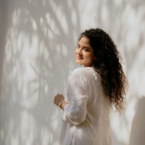 poornima-indrajith-in-white-colour-dress-ideas-photos-006