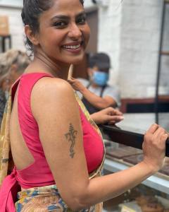 poornima-indrajith-latest-photos-from-instagram2022-005