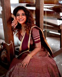poornima-indrajith-latest-photos-in-half-saree-003