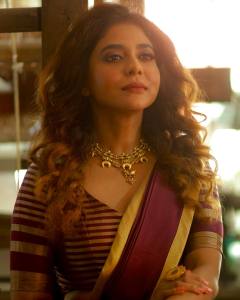 poornima-indrajith-latest-photos-in-half-saree-004