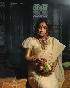 actress-prayaga-martin-latest-photos-in-kerala-saree-021-004