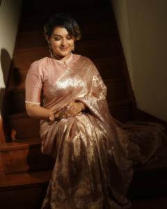 prayaga-martin-in-saree-photos-001