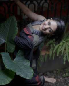 prayaga-martin-in-saree-with-deep-v-neck-sleeveless-blouse-photos-001
