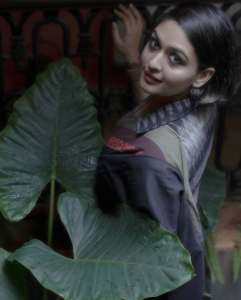 prayaga-martin-in-saree-with-deep-v-neck-sleeveless-blouse-photos-003