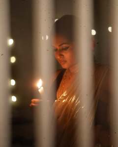 prayaga-martin-in-saree-with-deep-v-neck-sleeveless-blouse-photos-006