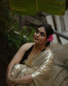 prayaga-martin-in-saree-with-deep-v-neck-sleeveless-blouse-photos-009