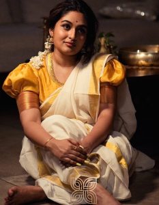 prayaga-martin-latest-photoshoot-in-kerala-saree-05-005