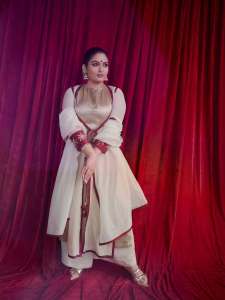 prayaga-martin-wearing-latest-trending-dressing-and-makeup-look-ideas-photos-012