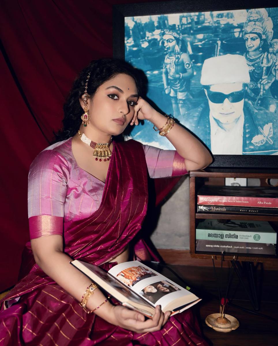 prayaga-martin-latest-pics-in-new-look-002