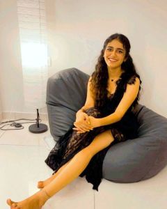 1_priya-prakash-varrier-new-photos-001