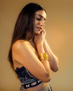 Priya-Varrier-new-photos-in-Corset-Crop-Top-with-Corset-Circular-Skirt-005