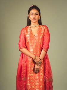 actress-priya-varrier-in-trending-fashion-outfit-photos-005