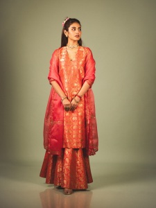 actress-priya-varrier-in-trending-fashion-outfit-photos-007