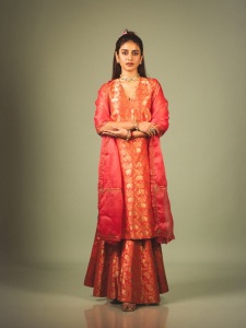 actress-priya-varrier-in-trending-fashion-outfit-photos-009
