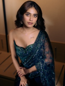 actress-priya-varrier-latest-photos-in-new-makeup-002