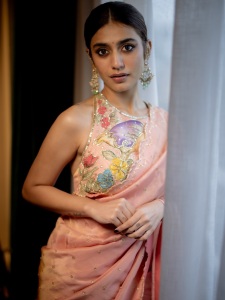 actress-priya-varrier-latest-photos-in-new-makeup-004
