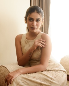 actress-priya-varrier-latest-photos-in-new-makeup-011