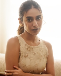 actress-priya-varrier-latest-photos-in-new-makeup-015