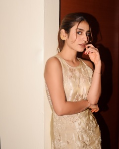 actress-priya-varrier-latest-photos-in-new-makeup-016