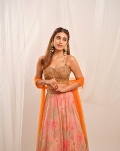 actress-priya-varrier-latest-photos-in-new-makeup-020