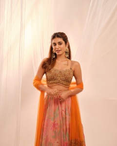 actress-priya-varrier-latest-photos-in-new-makeup-023