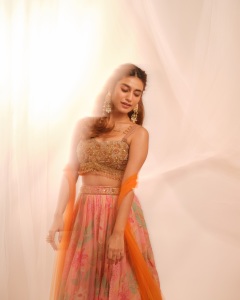 actress-priya-varrier-latest-photos-in-new-makeup-024