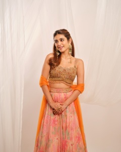 actress-priya-varrier-latest-photos-in-new-makeup-025