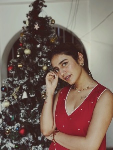 actress-priya-varrier-latest-photos-in-new-makeup-028