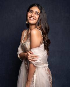 actress-priya-varrier-new-photoshoot-in-beautiful-Lehenga.varrier_363870319_277553635006495_4525973740191496225_n