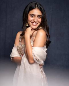 actress-priya-varrier-new-photoshoot-in-beautiful-Lehenga.varrier_366540376_859679505574049_2343795221941128681_n