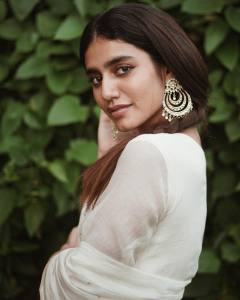 actress-priya-varrier-salwar-suit-photo.varrier_354438358_947655876476354_8514447009054671344_n