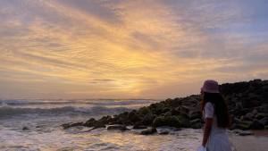 priya-prakash-varrier-beach-photos-001