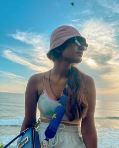 priya-prakash-varrier-beach-photos-002