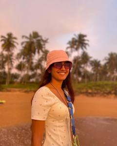 priya-prakash-varrier-beach-photos-003