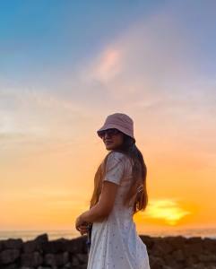 priya-prakash-varrier-beach-photos-005