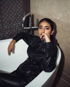 priya-prakash-varrier-in-bathtub-photos-002