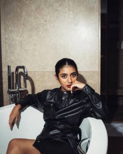 priya-prakash-varrier-in-bathtub-photos