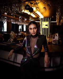 priya-prakash-varrier-in-black-colour-dress-with-latest-style-004