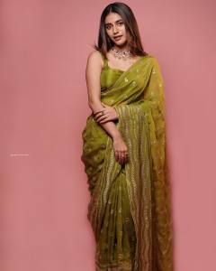 priya-prakash-varrier-in-green-saree-photos-001