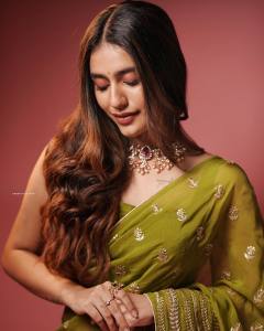 priya-prakash-varrier-in-green-saree-photos