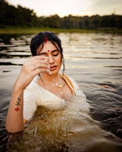 priya-prakash-varrier-in-kerala-saree-glamour-photos-latest-003
